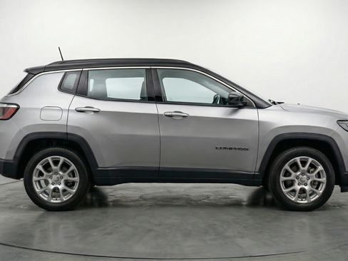 Used 2025 Jeep Compass Limited AWD/4WD image 11