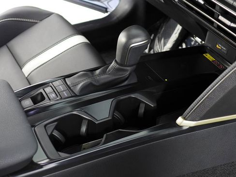 Used 2025 Toyota Camry SE w/ Convenience Package image 15