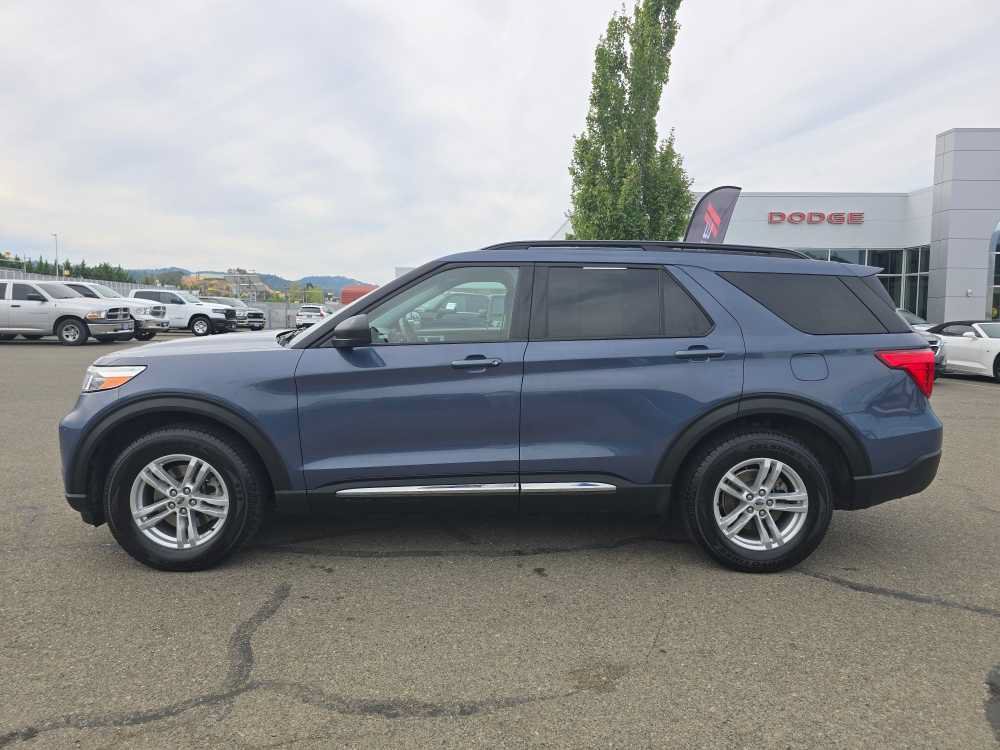 Used 2021 Ford Explorer XLT w/ Equipment Group 202A AWD/4WD image 2
