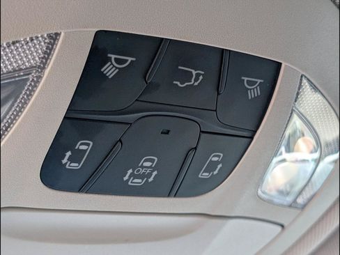 Used 2020 Chrysler Pacifica Touring-L FWD image 12