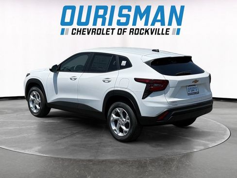 New 2026 Chevrolet Trax LS w/ LS Convenience Package FWD image 4