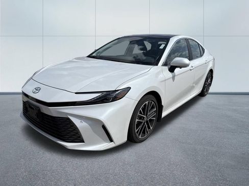 Used 2025 Toyota Camry XLE w/ Premium Plus Package FWD image 5