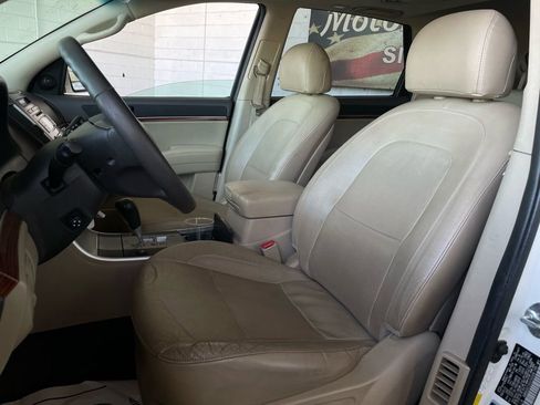 Used 2012 Hyundai Veracruz Limited w/ Entertainment Pkg image 17