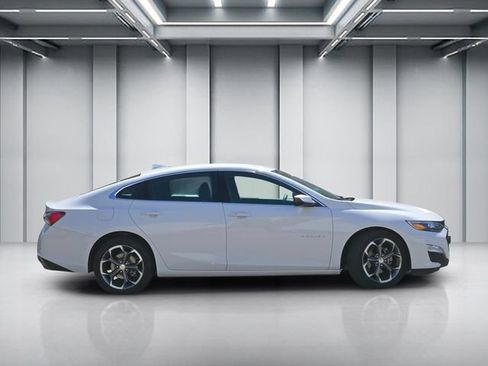 Used 2021 Chevrolet Malibu LT FWD image 3