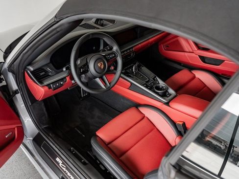 New 2025 Porsche 911 Carrera image 4