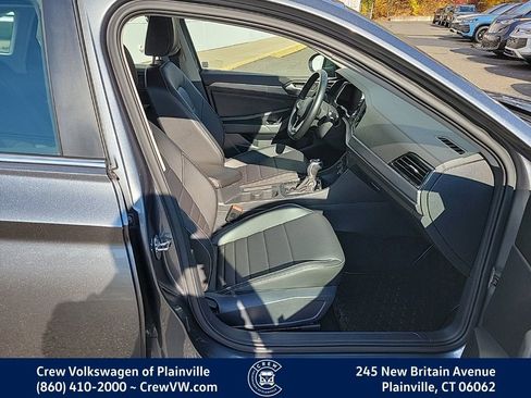 Certified 2022 Volkswagen Jetta SE image 18