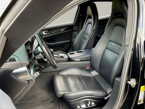 Used 2020 Porsche Panamera image 24