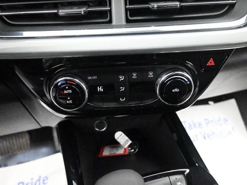 Used 2025 Chevrolet Trax LT image 37