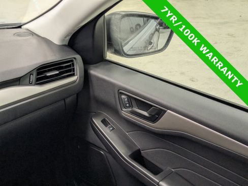 Used 2022 Ford Escape SE image 16