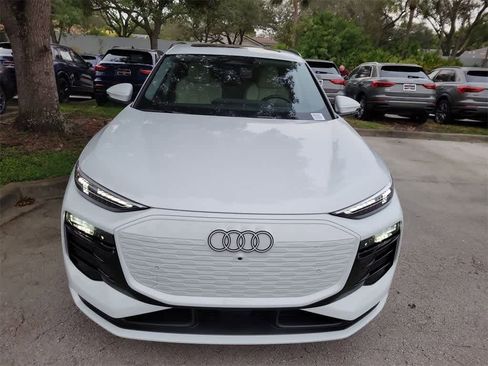 New 2025 Audi Q6 e-tron Premium Plus image 14