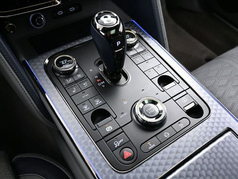 Used 2025 Bentley Flying Spur Plug-In Hybrid image 24