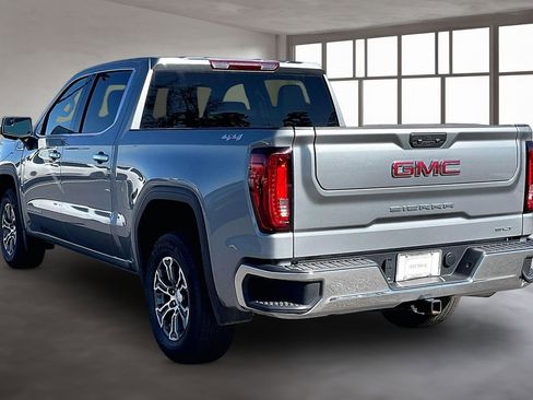 Used 2025 GMC Sierra 1500 SLT image 4