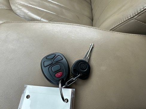 Used 2011 Buick Lucerne CXL w/ Driver Confidence Package FWD image 7