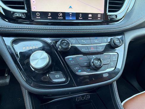 Used 2024 Chrysler Pacifica Pinnacle FWD image 32