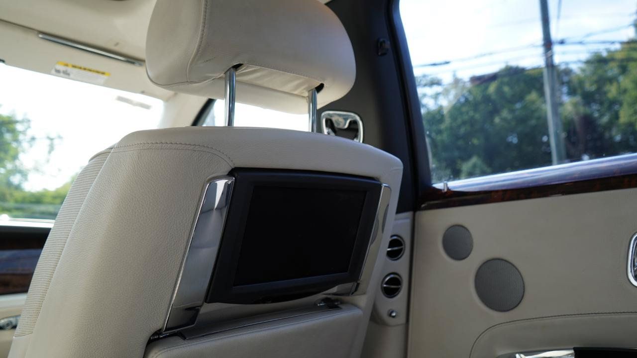 Used 2011 Rolls-Royce Ghost RWD image 65
