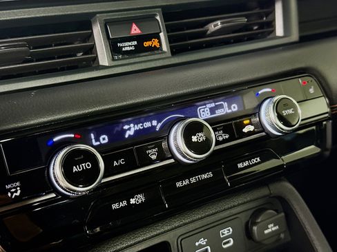 Used 2024 Honda Pilot TrailSport image 17