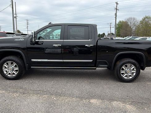 New 2026 Chevrolet Silverado 2500 High Country w/ High Country Premium Package AWD/4WD image 8