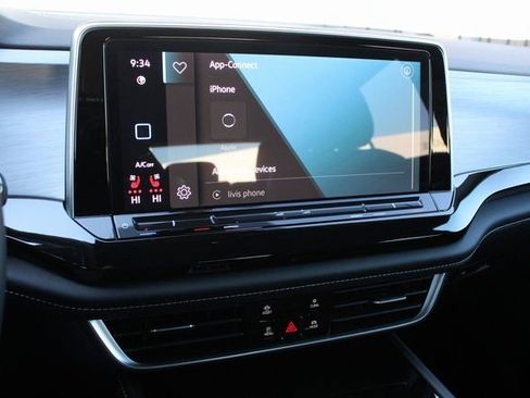 Used 2025 Volkswagen Atlas Cross Sport SE image 16