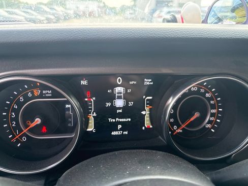 Used 2023 Jeep Gladiator Sport AWD/4WD image 15