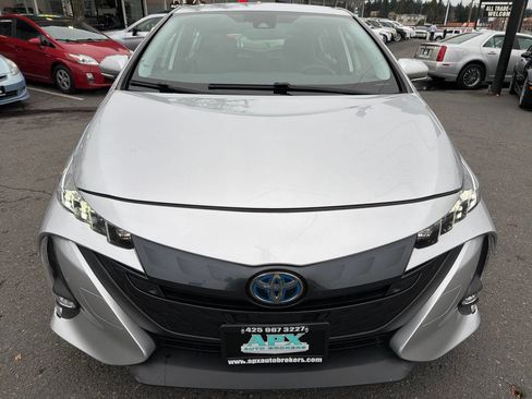 Used 2020 Toyota Prius Prime Limited image 12