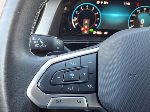 Used 2024 Volkswagen Atlas Cross Sport SE image 17