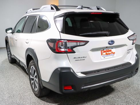 Used 2025 Subaru Outback Premium image 9