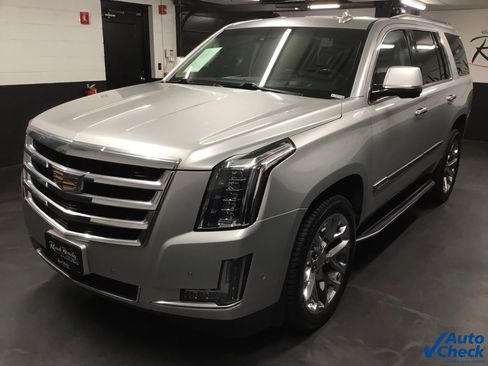 Used 2017 Cadillac Escalade Luxury image 6