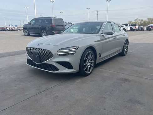 Used 2025 Genesis G70 2.5T image 1