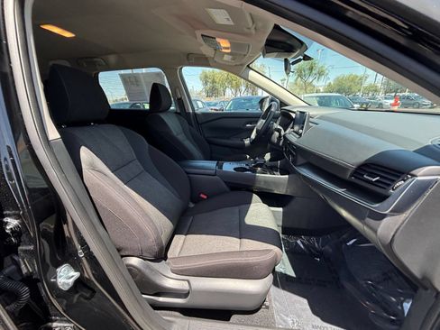 Used 2025 Nissan Rogue SV FWD image 33