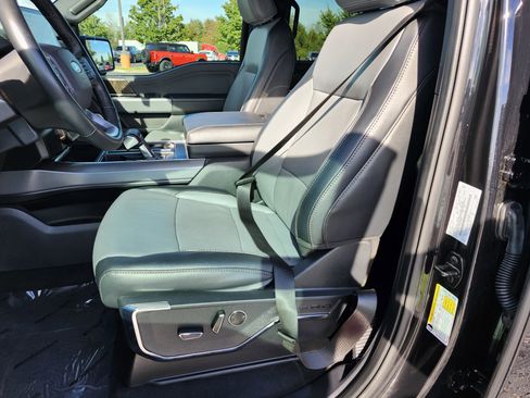 Used 2023 Ford F150 Lightning Lariat image 18