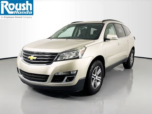 Used 2017 Chevrolet Traverse LT image 1