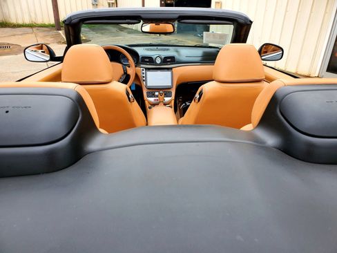 Used 2011 Maserati GranTurismo Convertible RWD image 38