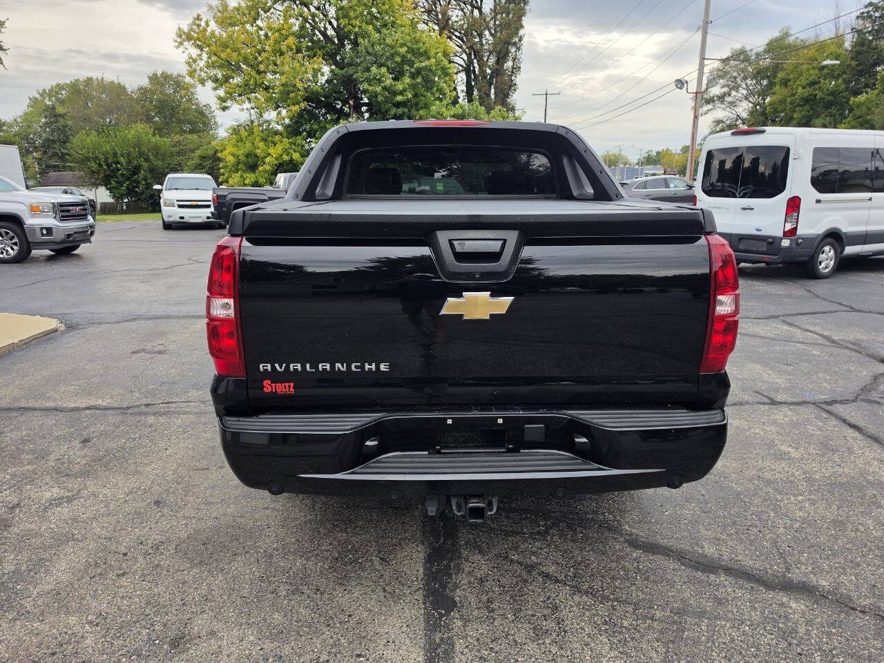 Used 2010 Chevrolet Avalanche LS w/ Interior Plus Package AWD/4WD image 5