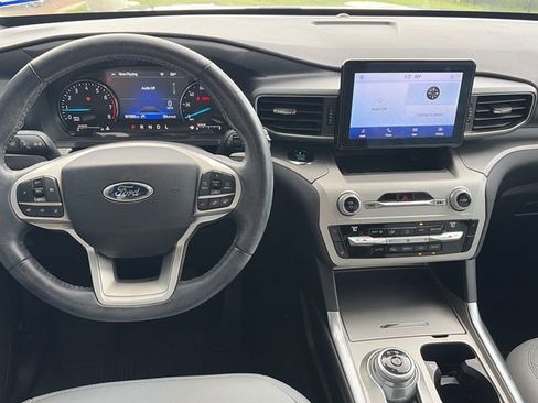 Used 2021 Ford Explorer XLT w/ Equipment Group 202A RWD image 13