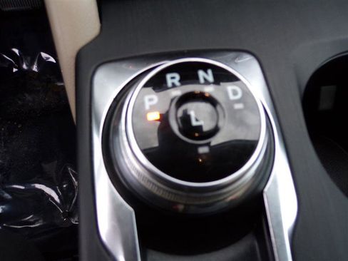 Used 2020 Ford Escape SE image 33