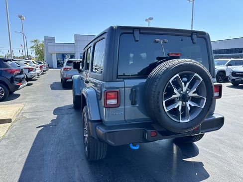 Used 2024 Jeep Wrangler Unlimited w/ Convenience Group AWD/4WD image 6