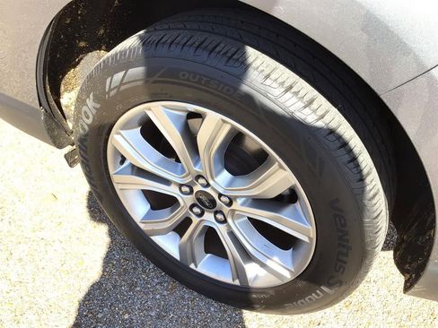 Used 2024 Ford Edge Titanium image 16