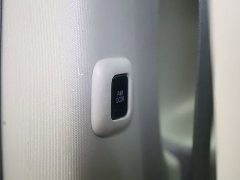 Used 2019 Toyota Sienna L image 25