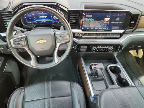 Used 2023 Chevrolet Silverado 1500 High Country w/ High Country Premium Package AWD/4WD image 12