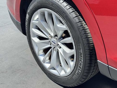 Used 2013 Ford Taurus Limited FWD image 20