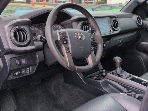 Certified 2020 Toyota Tacoma TRD Off-Road w/ TRD Premium Off Road Package AWD/4WD image 9