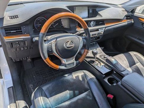 Used 2014 Lexus ES 300h w/ Luxury Package w/Bamboo Trim FWD image 9