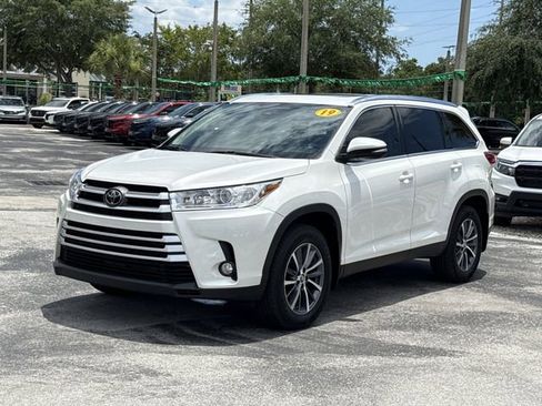 Used 2019 Toyota Highlander XLE AWD/4WD image 13