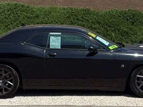 Used 2016 Dodge Challenger R/T Scat Pack RWD image 5