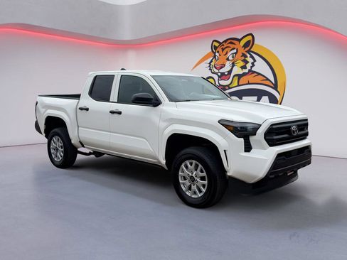 Used 2026 Toyota Tacoma SR image 3