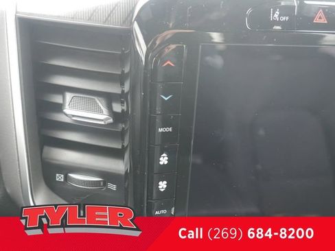 New 2026 RAM 1500 4x4 Crew Cab image 32