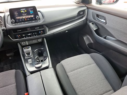 Used 2023 Nissan Rogue SV image 16