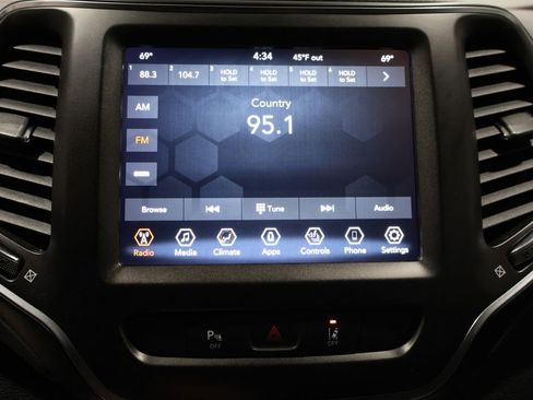 Used 2021 Jeep Cherokee Trailhawk image 28