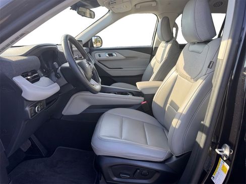 Used 2025 Ford Explorer Active w/ Active Comfort Package image 9