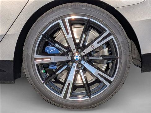 New 2026 BMW 550e xDrive w/ Premium Package image 10